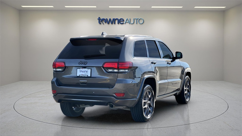 2021 Jeep Grand Cherokee Anniversary Edition photo 3