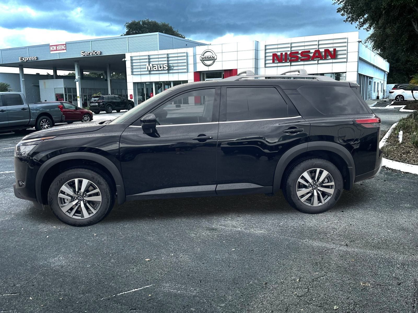 2025 Nissan Pathfinder SL photo 5
