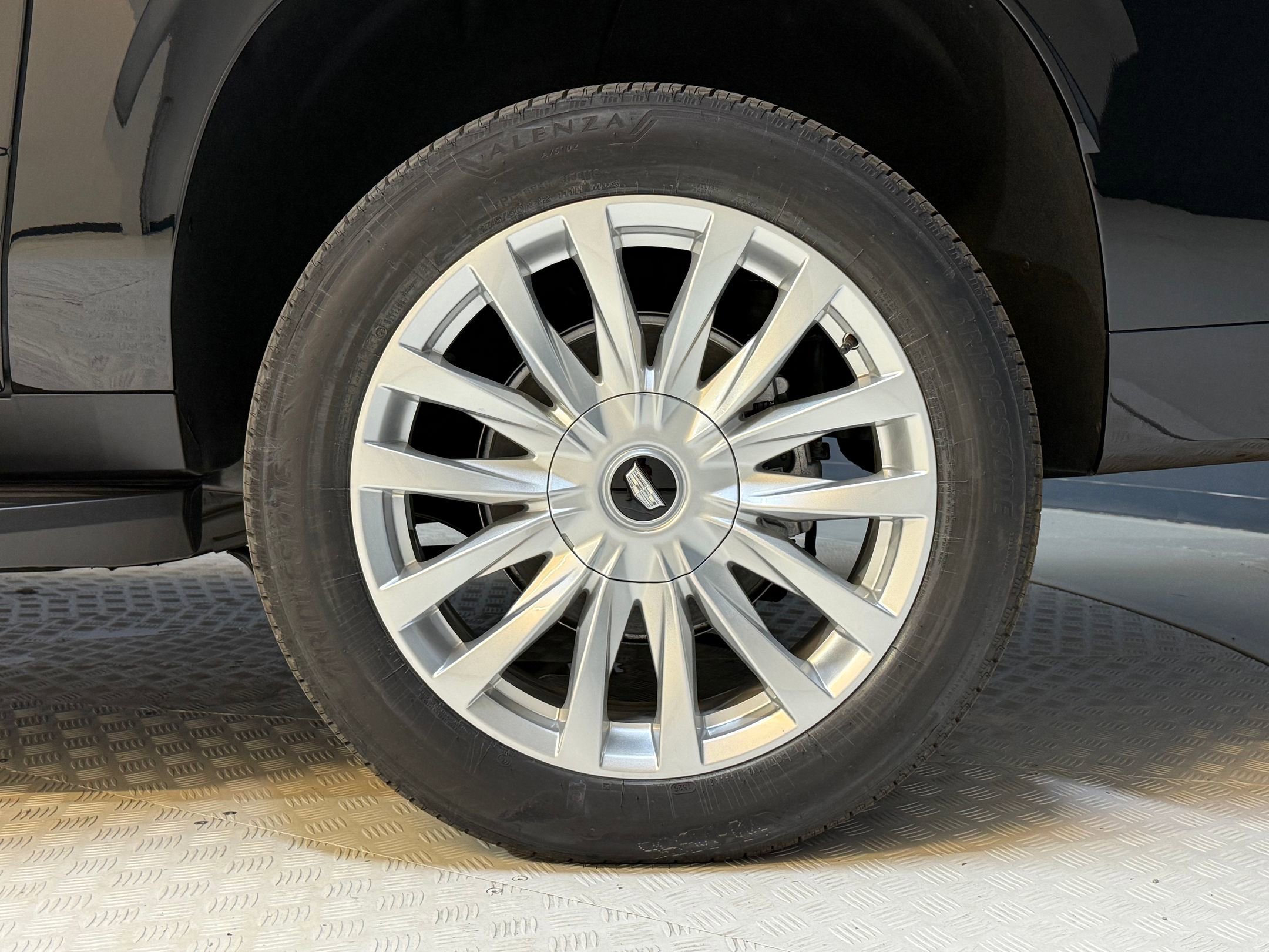 2025 Cadillac Escalade ESV Luxury photo 10