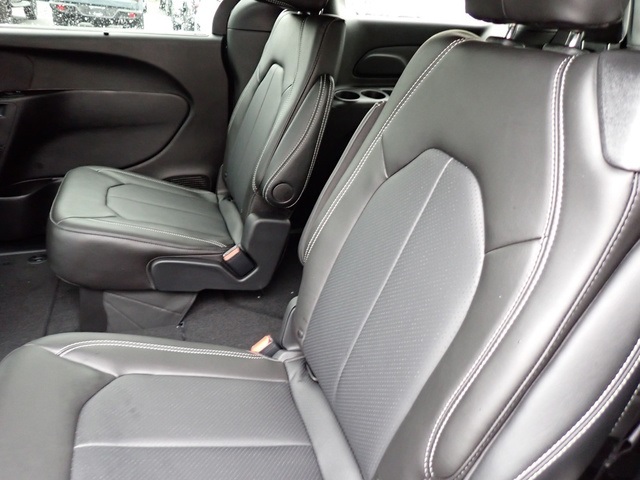 2026 Chrysler Pacifica photo 11