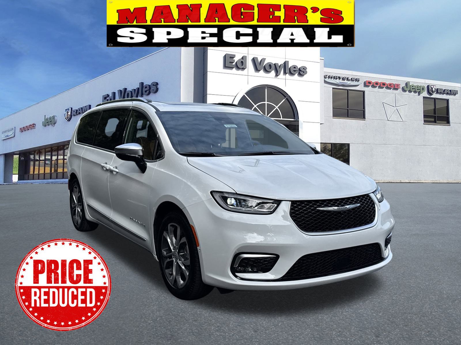 2026 Chrysler Pacifica Pinnacle's photo