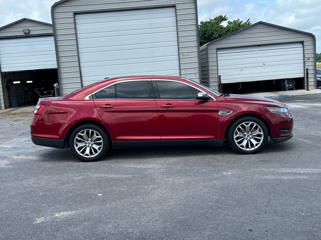 2017 Ford Taurus Limited photo 3