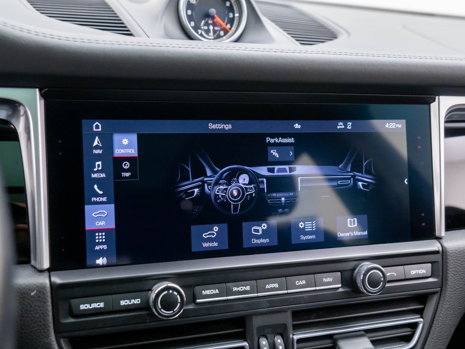 2021 Porsche Macan Base photo 22