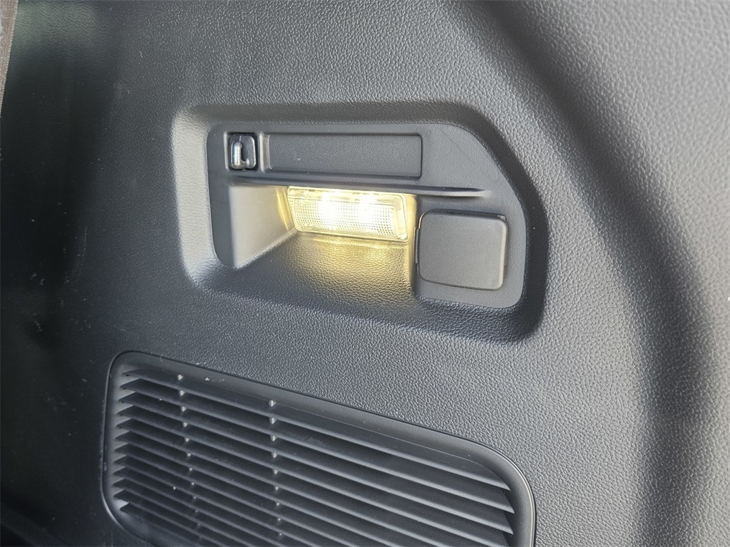 2025 Ford Explorer ST-Line photo 28