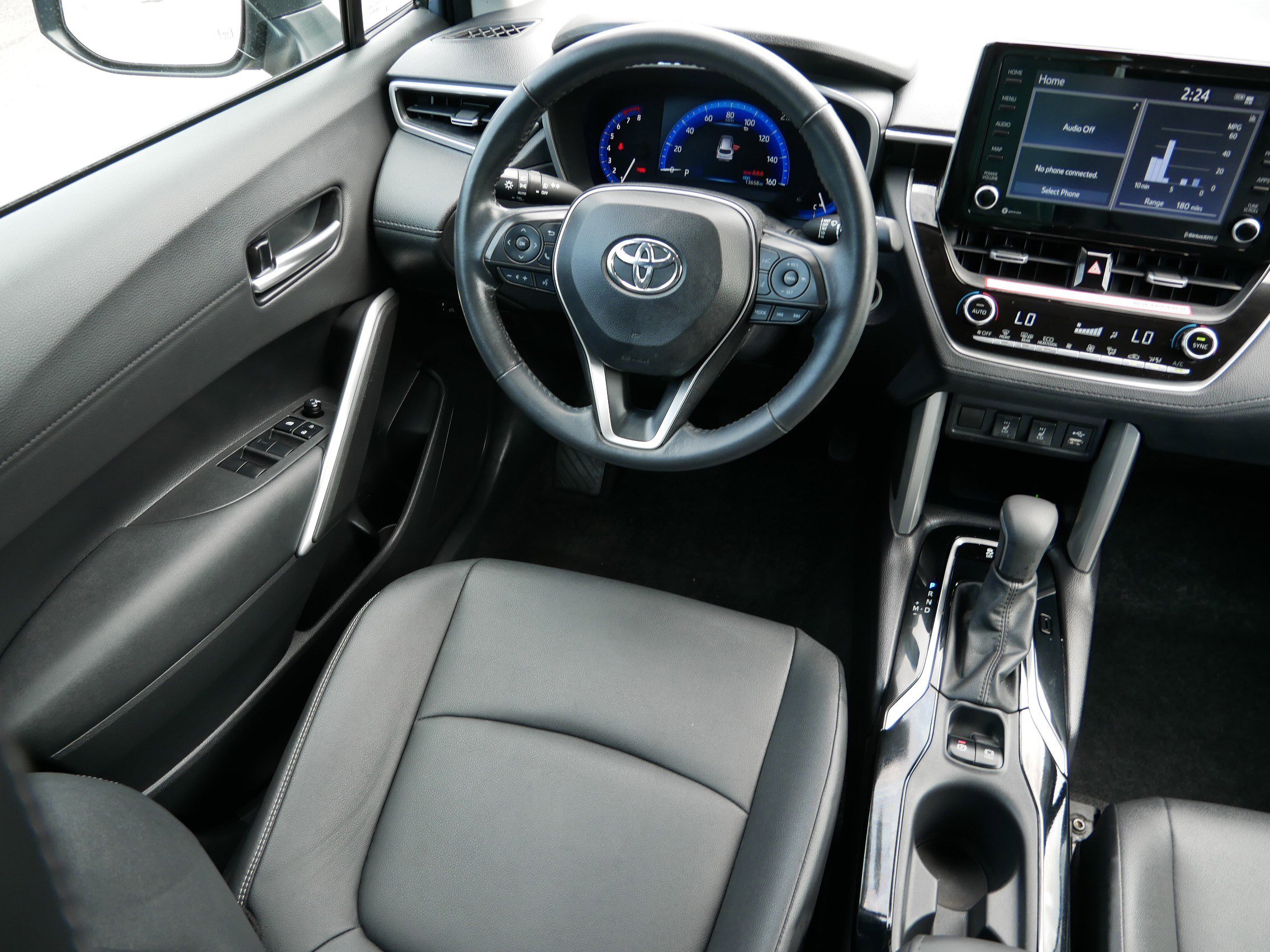 2022 Toyota Corolla Cross XLE photo 9