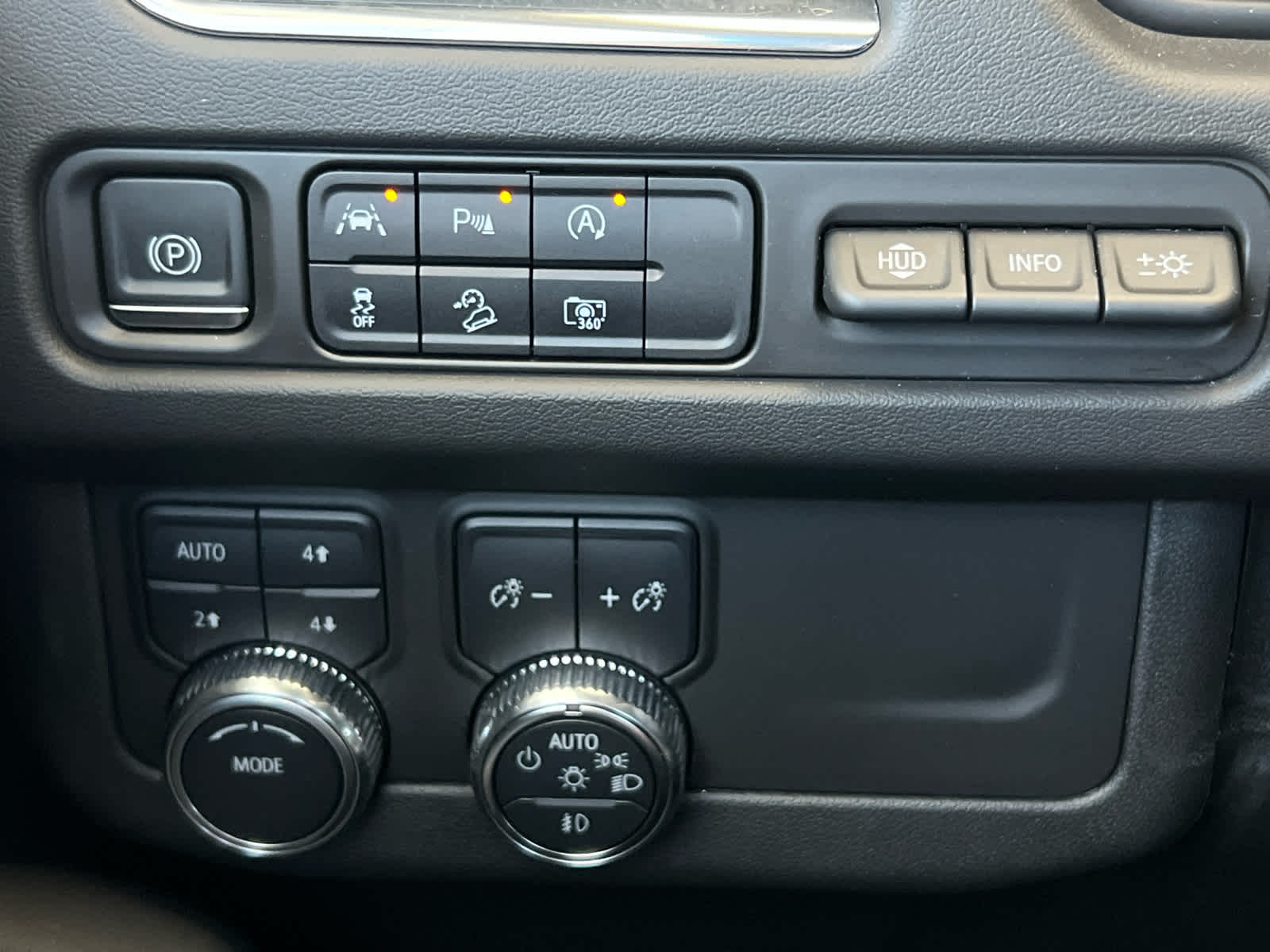 2023 Gmc Yukon AT4 photo 19
