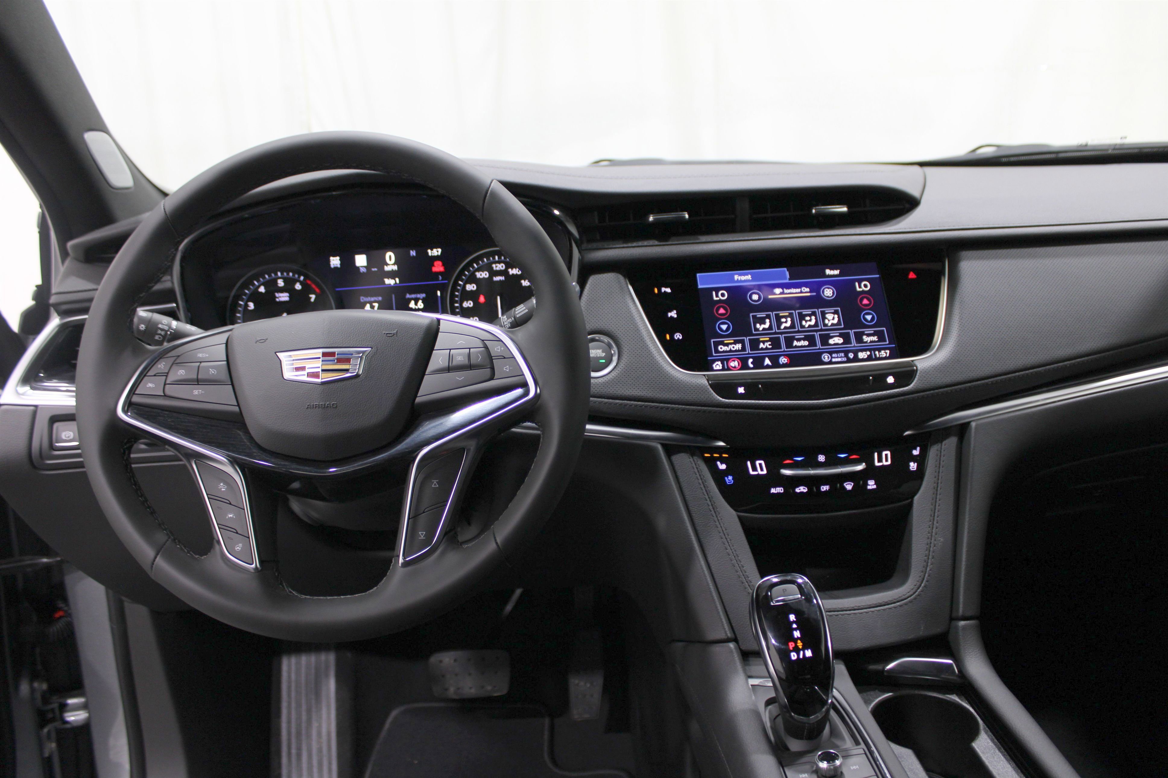 2025 Cadillac XT5 Premium Luxury photo 2