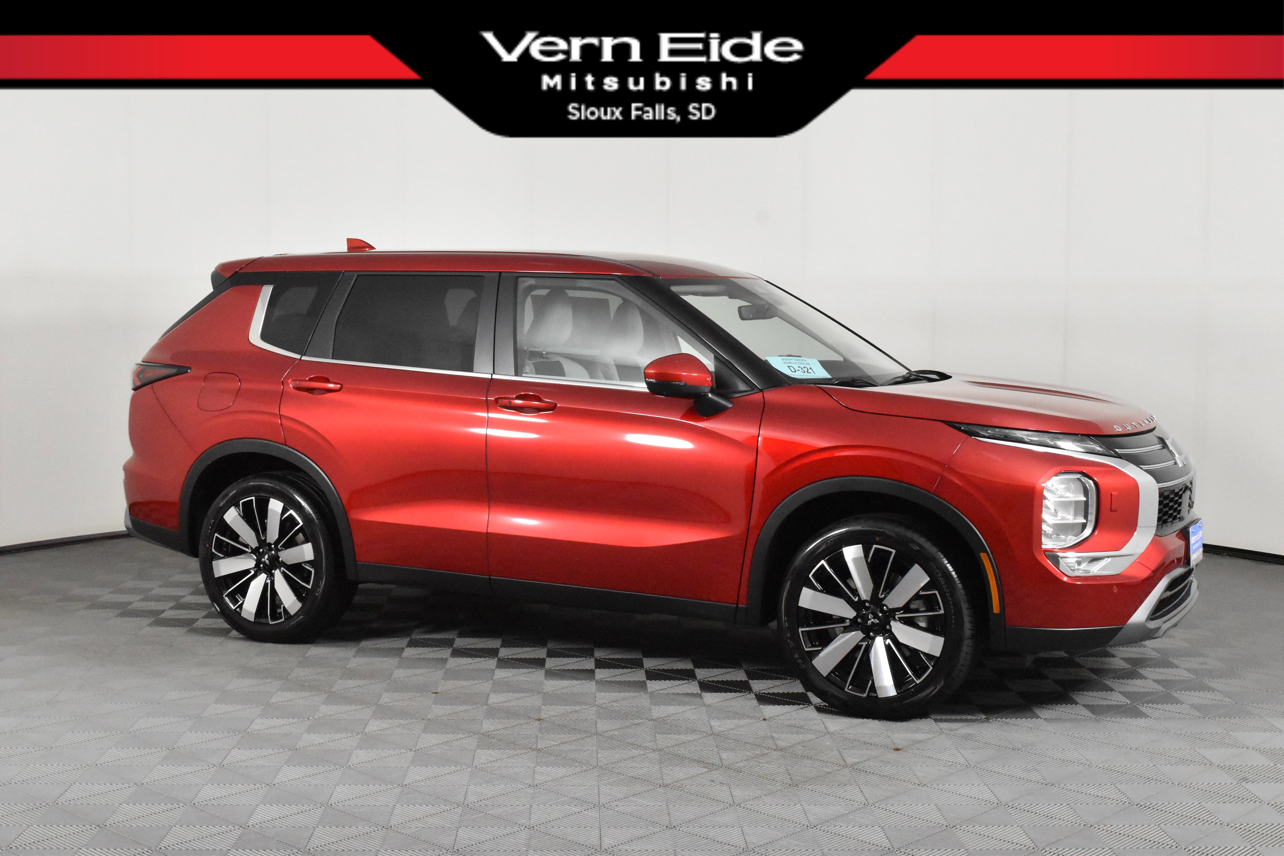 2025 Mitsubishi Outlander SE's photo