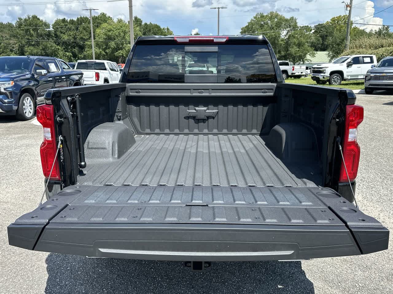 2025 Chevrolet Silverado 1500 RST photo 12