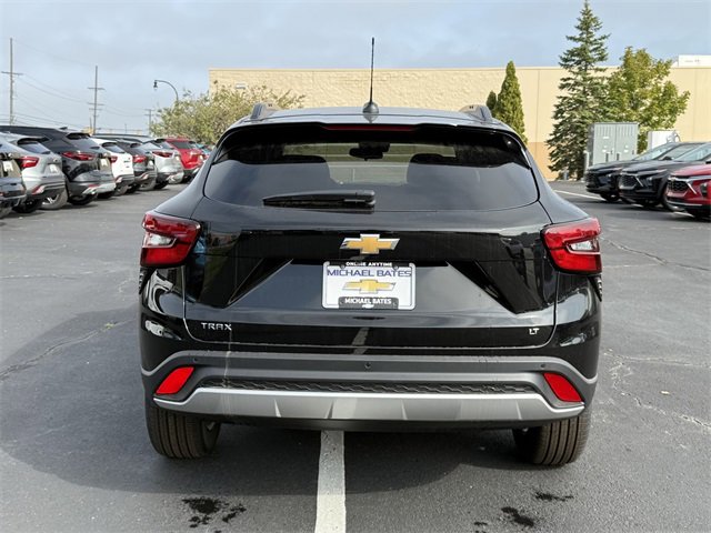 2026 Chevrolet Trax LT photo 2