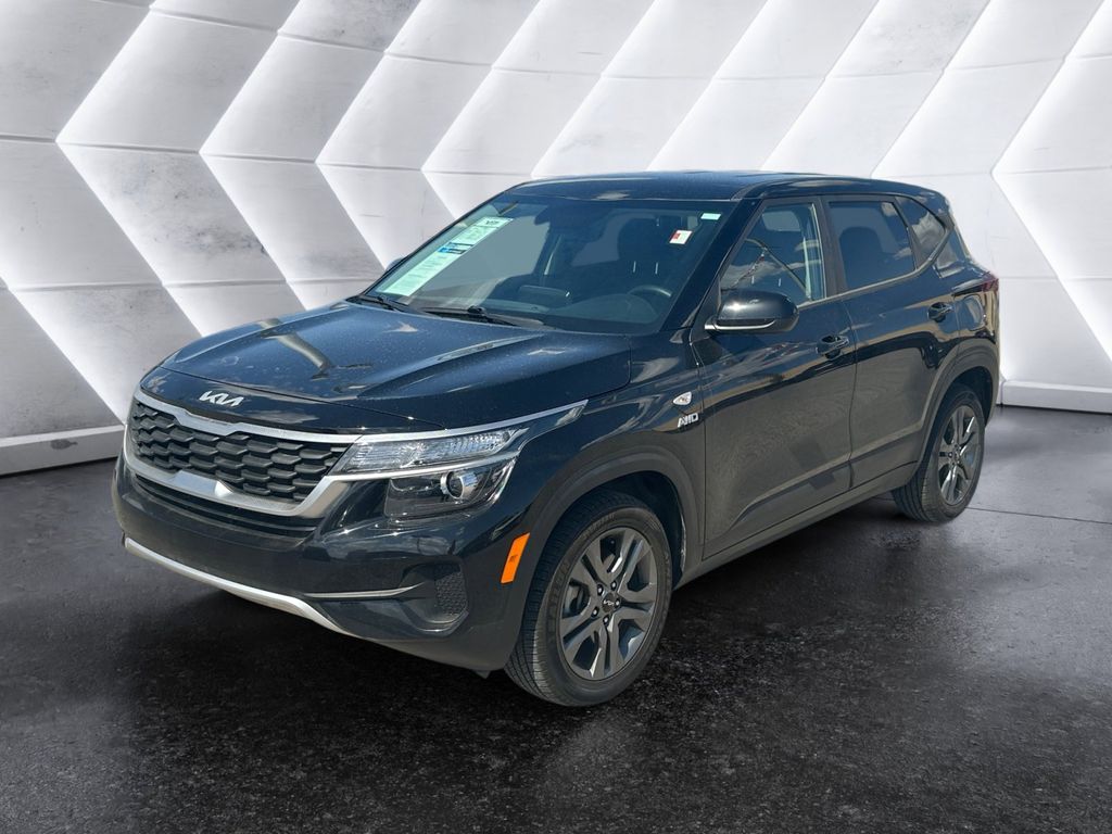 2023 Kia Seltos LX photo 3