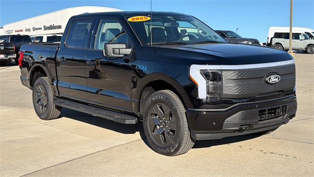 2025 Ford F-150 Lightning Flash's photo