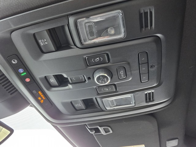 2024 Chevrolet Suburban Premier photo 4