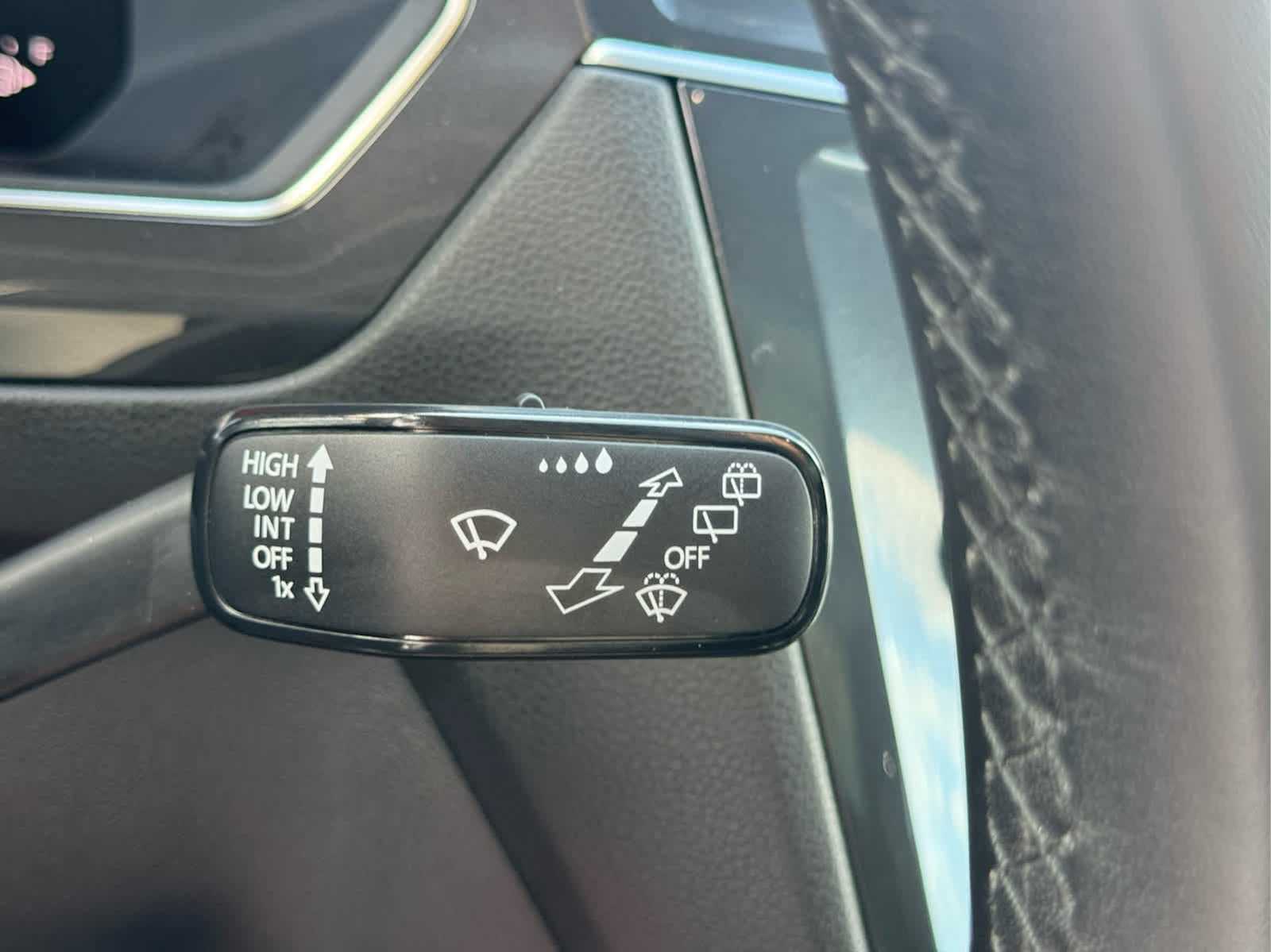2023 Volkswagen Tiguan SE R-Line Black photo 14