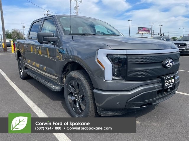 2025 Ford F-150 Lightning Flash's photo
