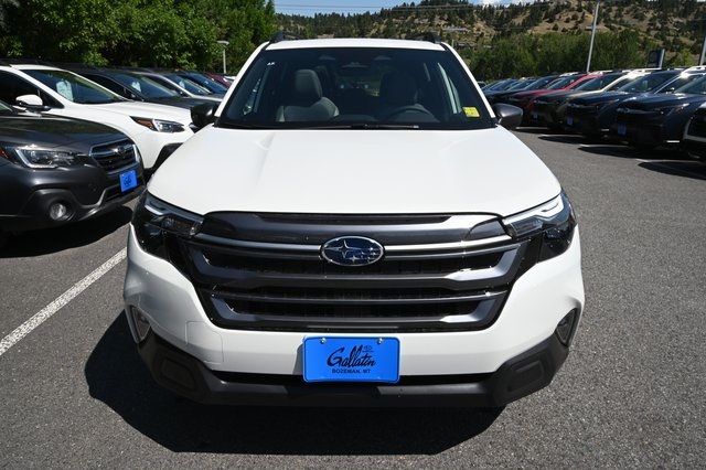 2025 Subaru Forester Premium Base photo 8