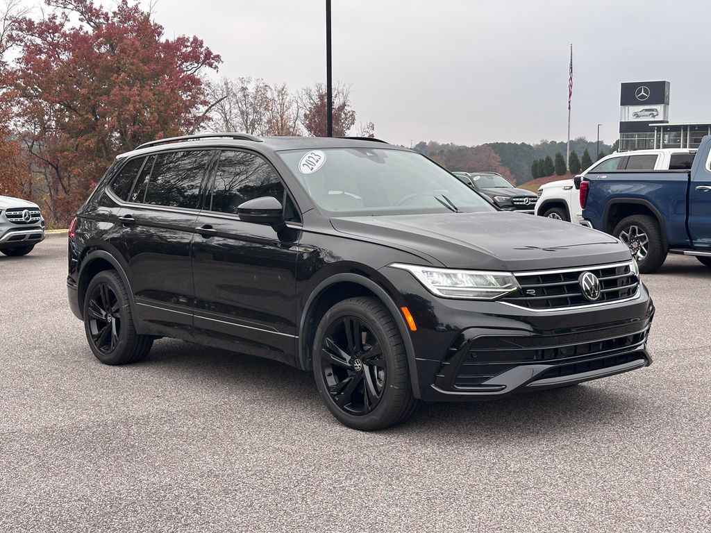 2023 Volkswagen Tiguan SE R-LINE BLACK's photo