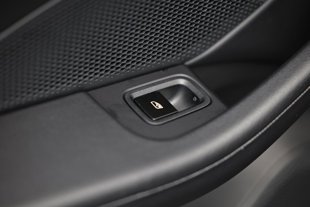 2024 Porsche Macan Electric 4 photo 21