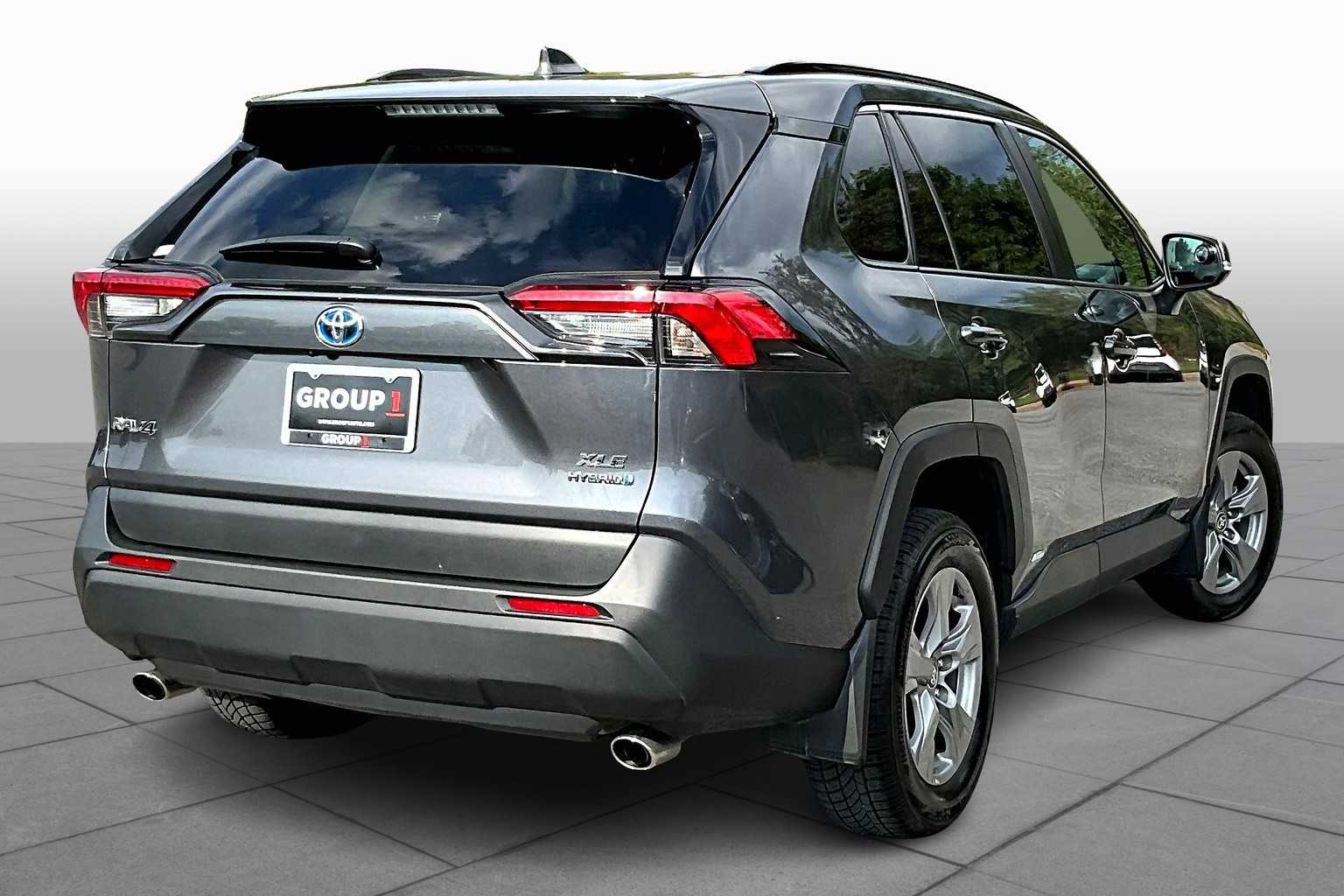 2024 Toyota RAV4 Hybrid XLE photo 12