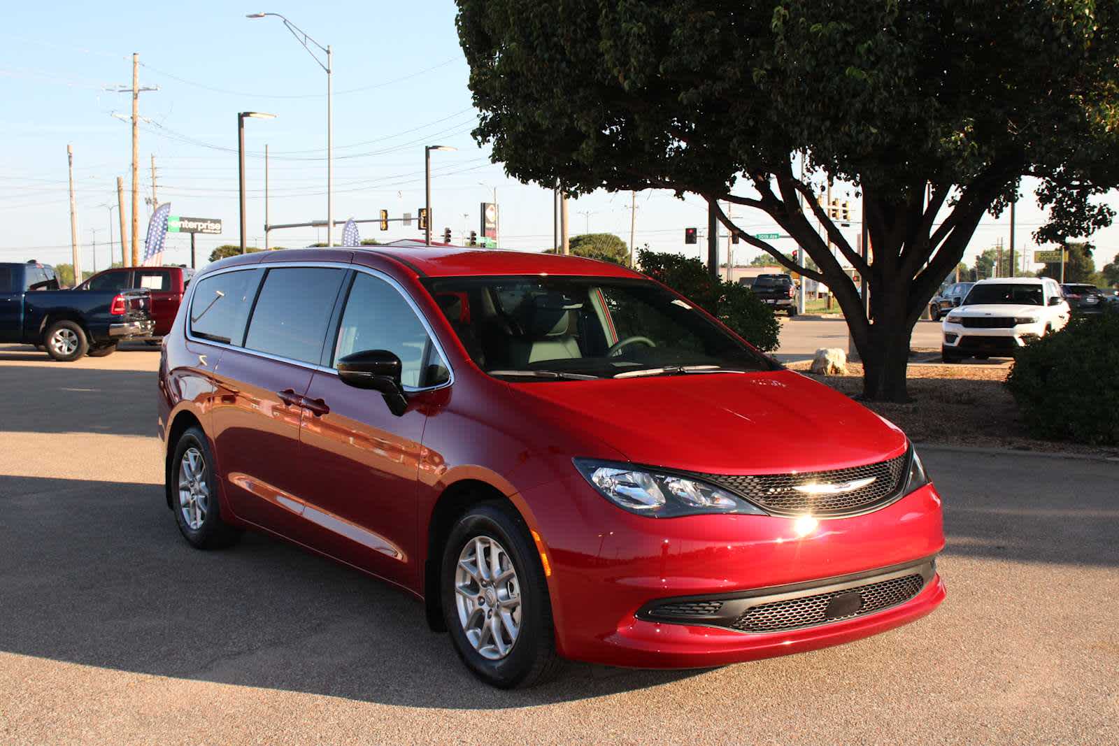 2025 Chrysler Voyager LX photo 2