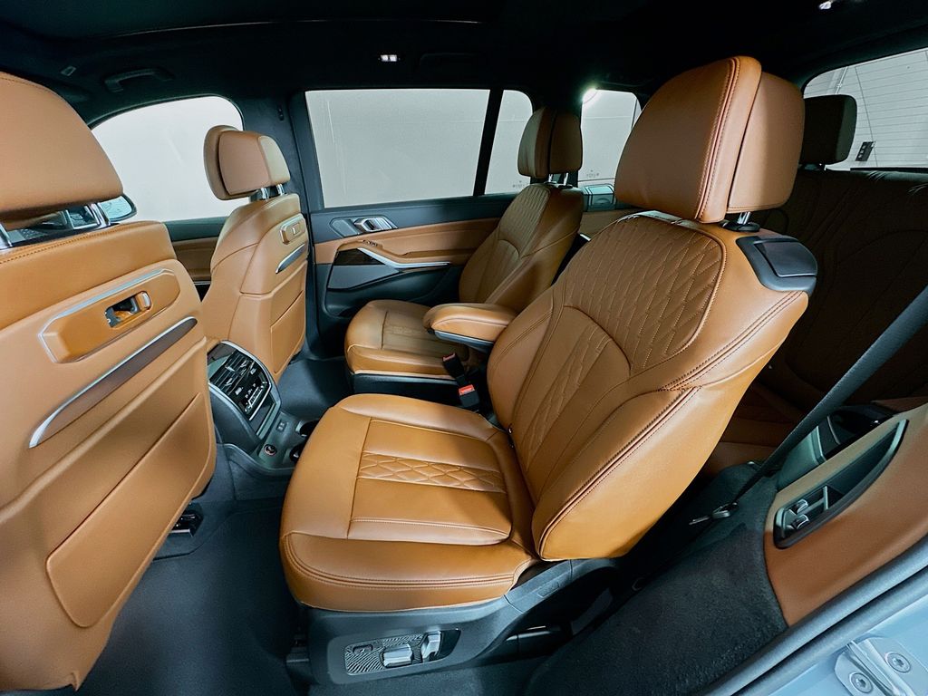 2026 Bmw X7 M60i photo 16