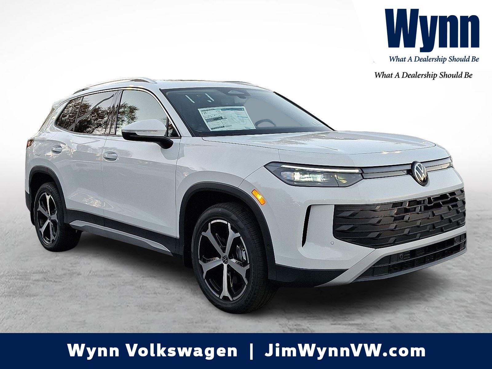 2026 Volkswagen Tiguan SE's photo