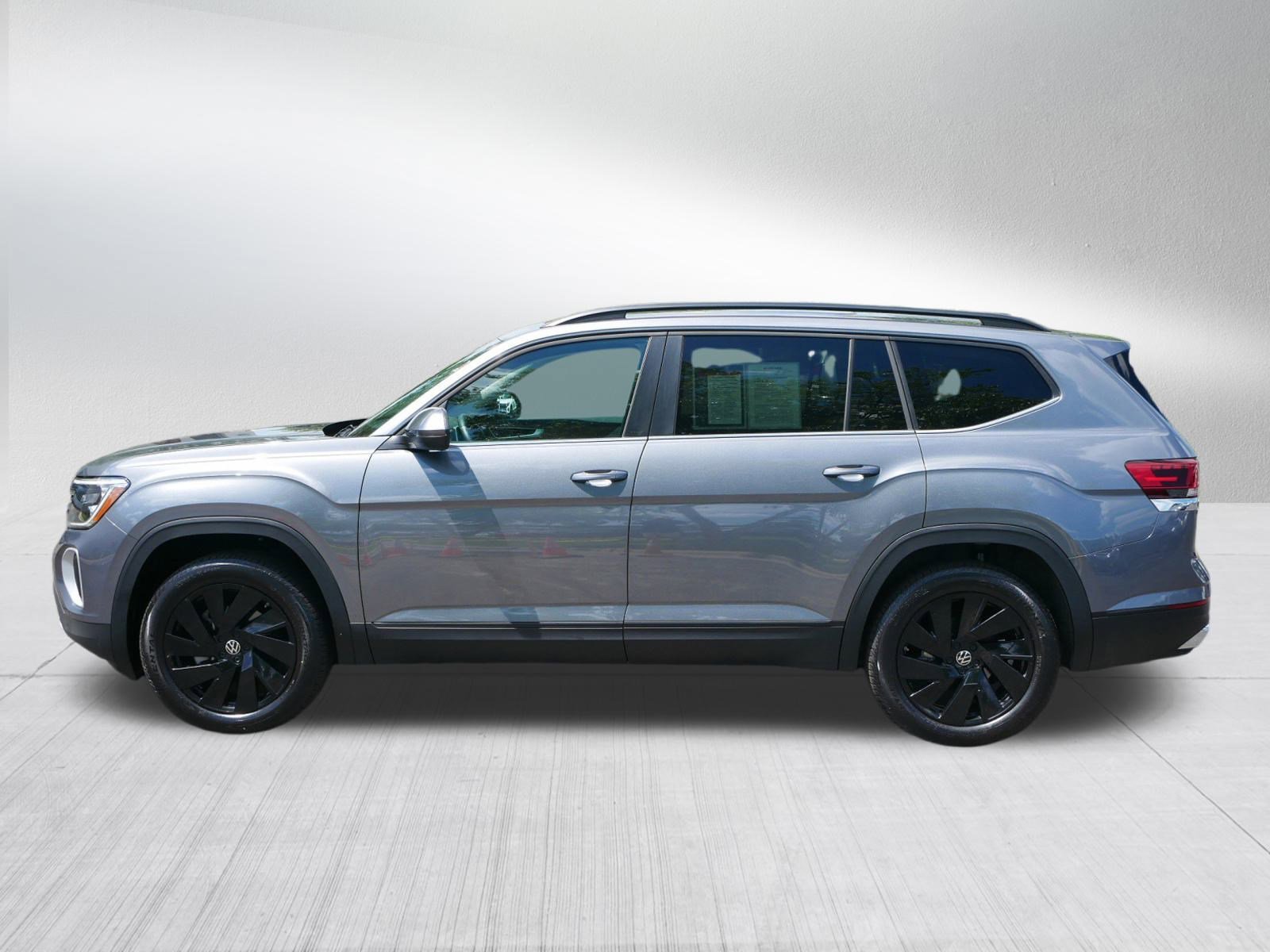 2025 Volkswagen Atlas SE Technology photo 3