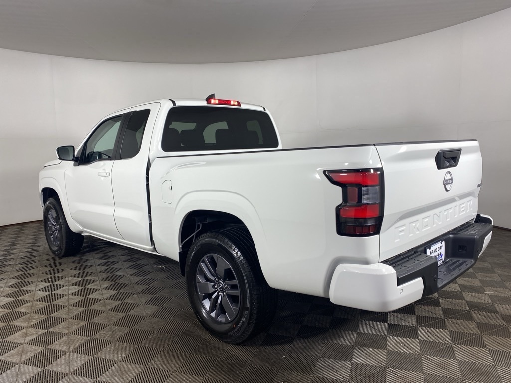 2025 Nissan Frontier SV photo 4
