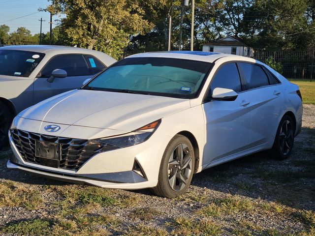 2022 Hyundai Elantra SEL photo 3