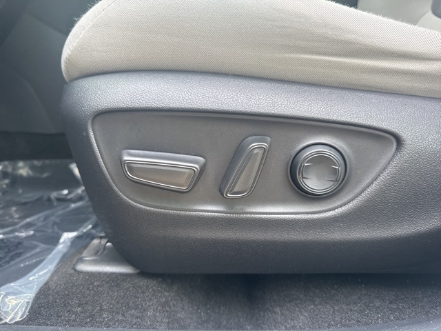 2019 Toyota RAV4 XLE photo 7