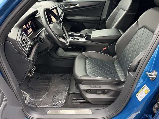 2024 Volkswagen Atlas Cross Sport SEL Premium R-Line photo 4