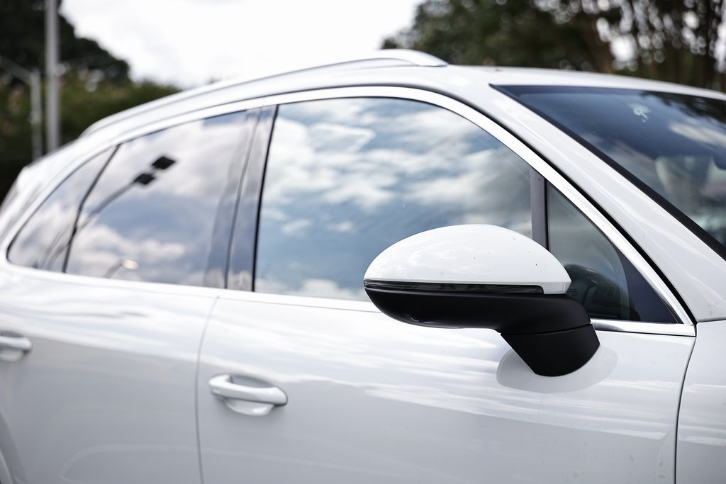 2025 Porsche Cayenne S E-Hybrid photo 16