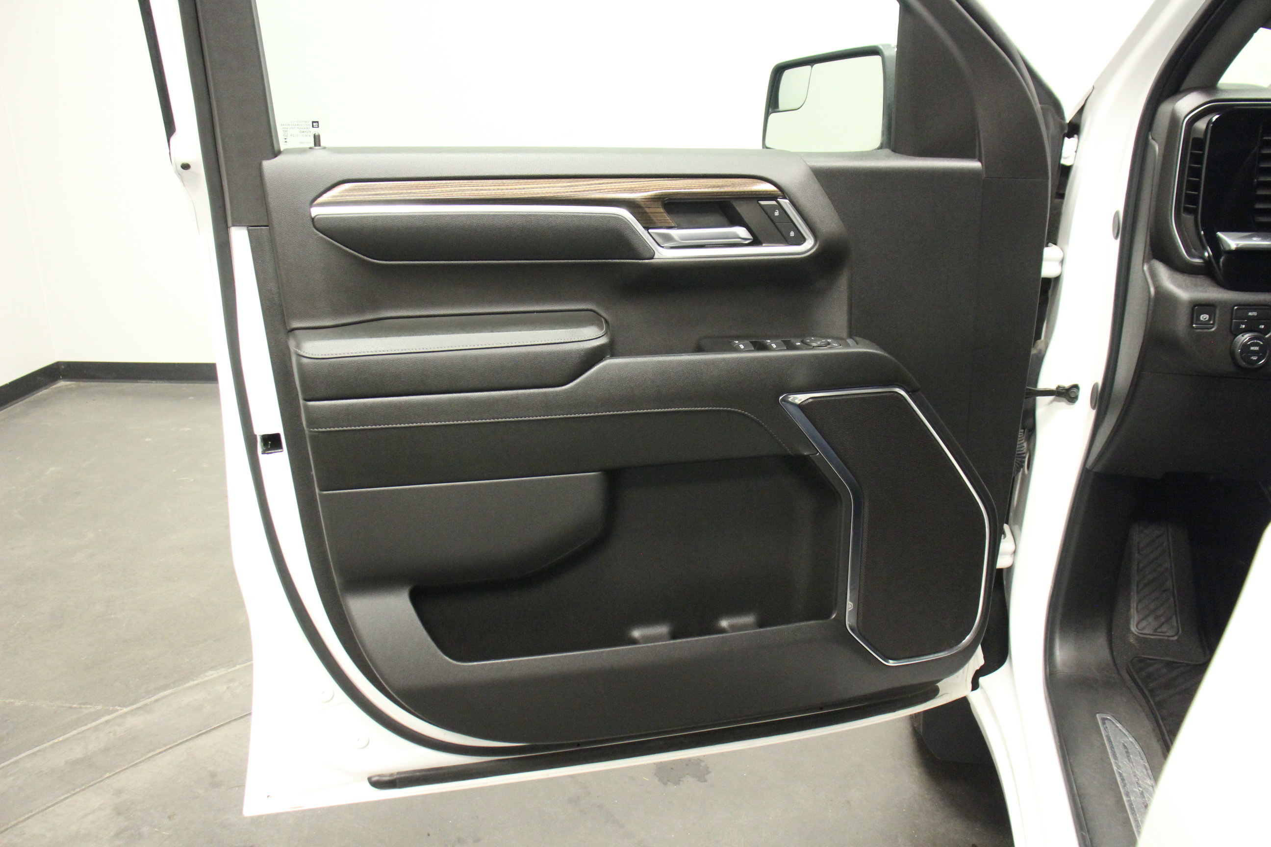 2024 Chevrolet Silverado 1500 LT photo 11