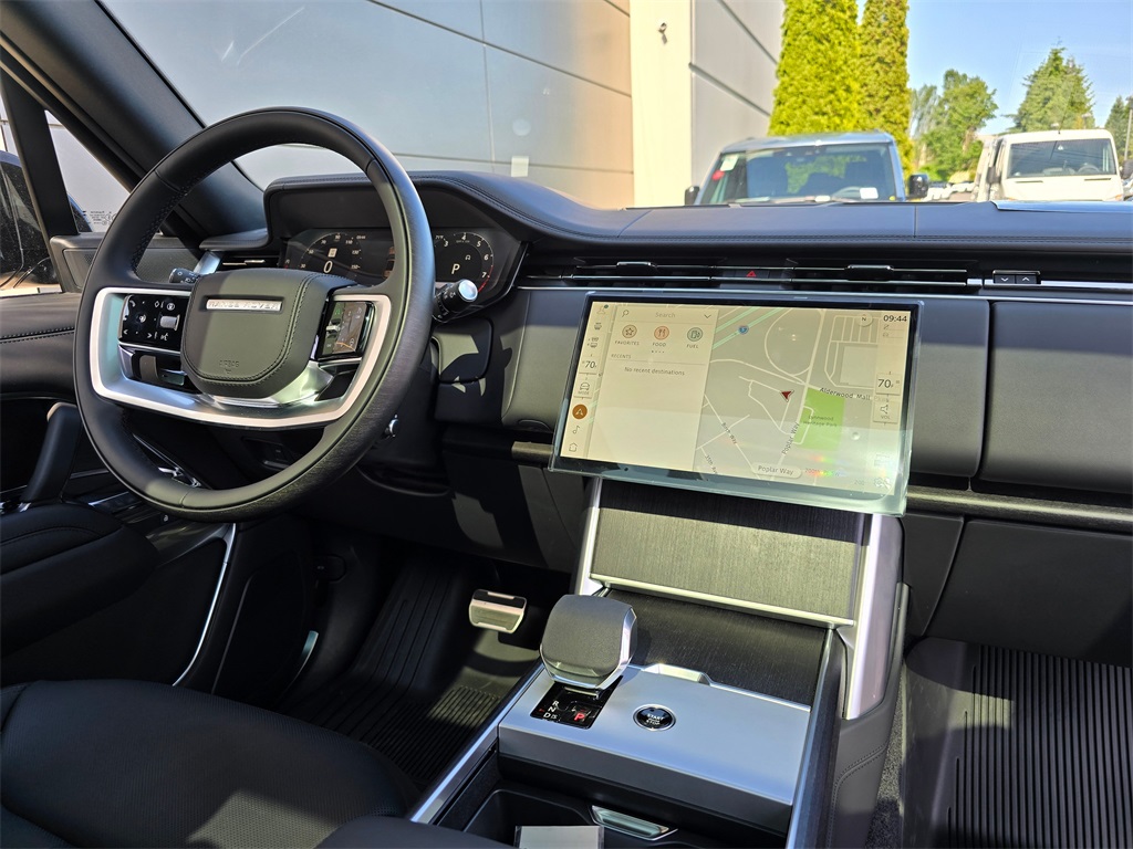 2025 Land Rover Range Rover SE photo 32