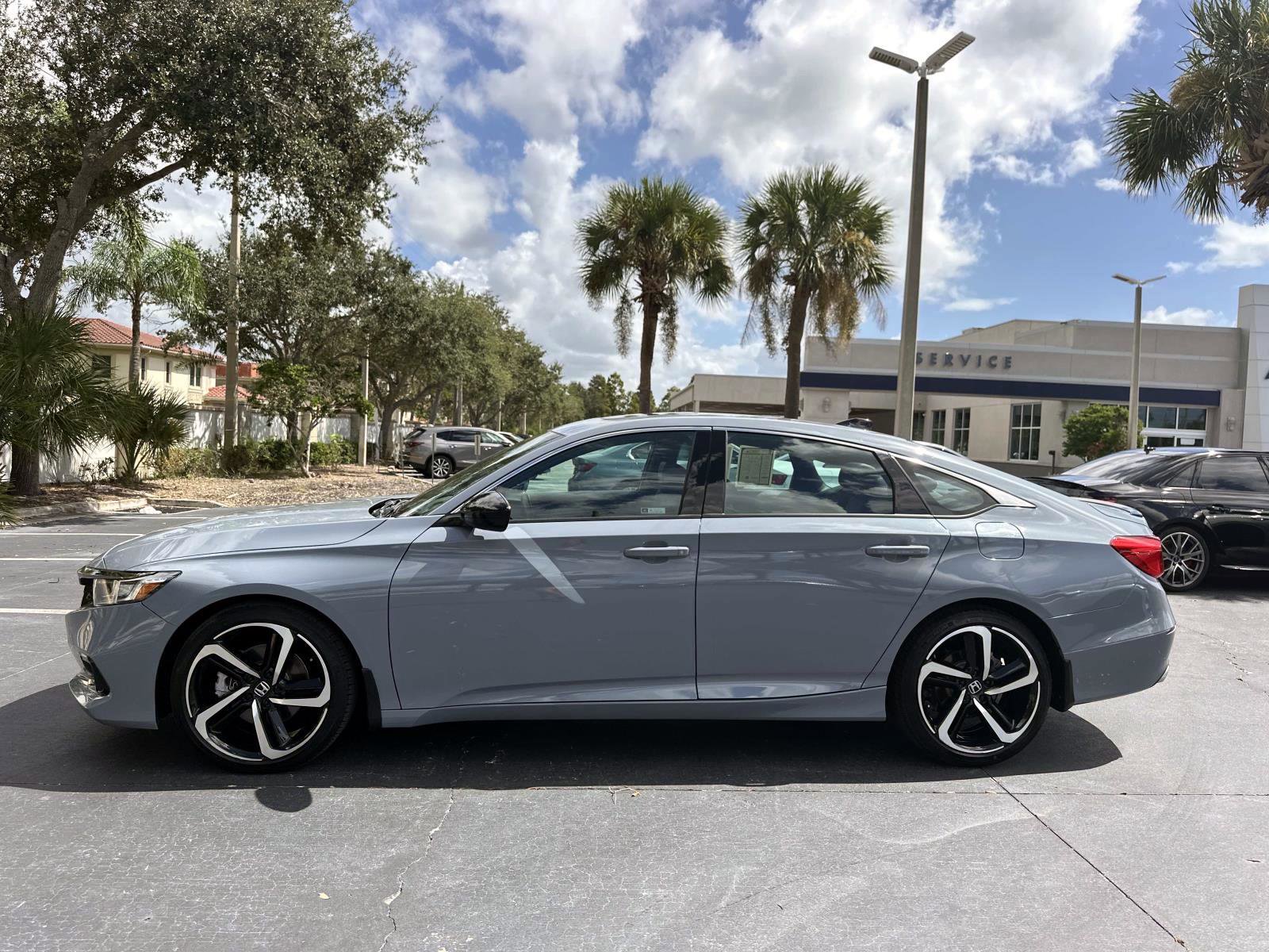 2022 Honda Accord Sport 2.0T photo 6