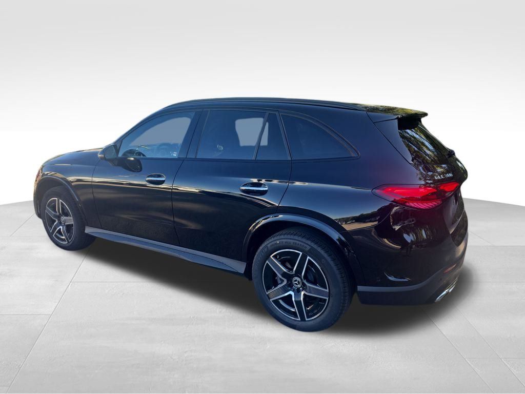 2026 Mercedes Benz GLC 300 4MATIC photo 3