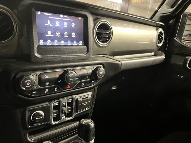 2020 Jeep Wrangler Unlimited Sahara photo 17