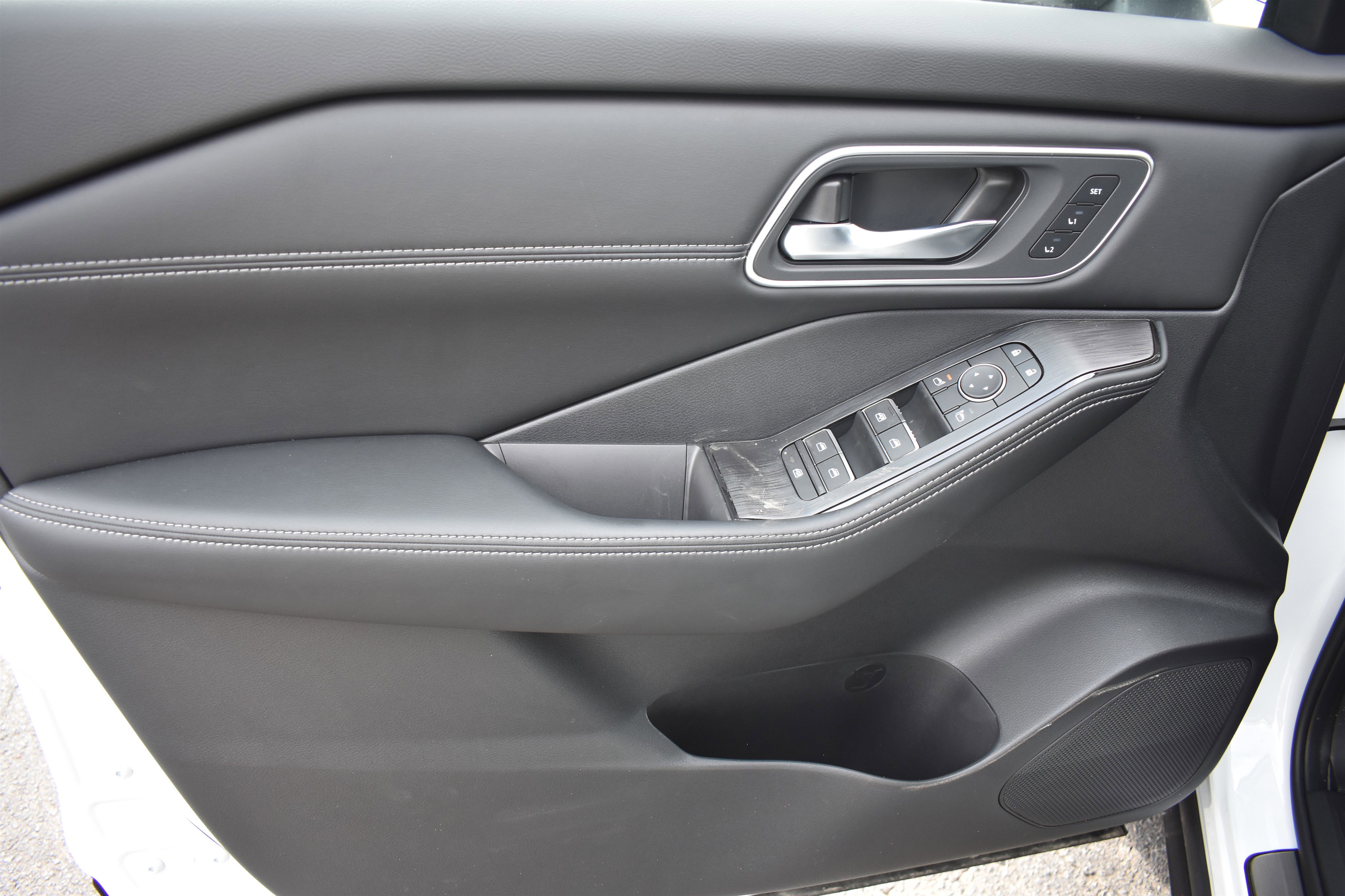 2026 Nissan Rogue Platinum photo 7