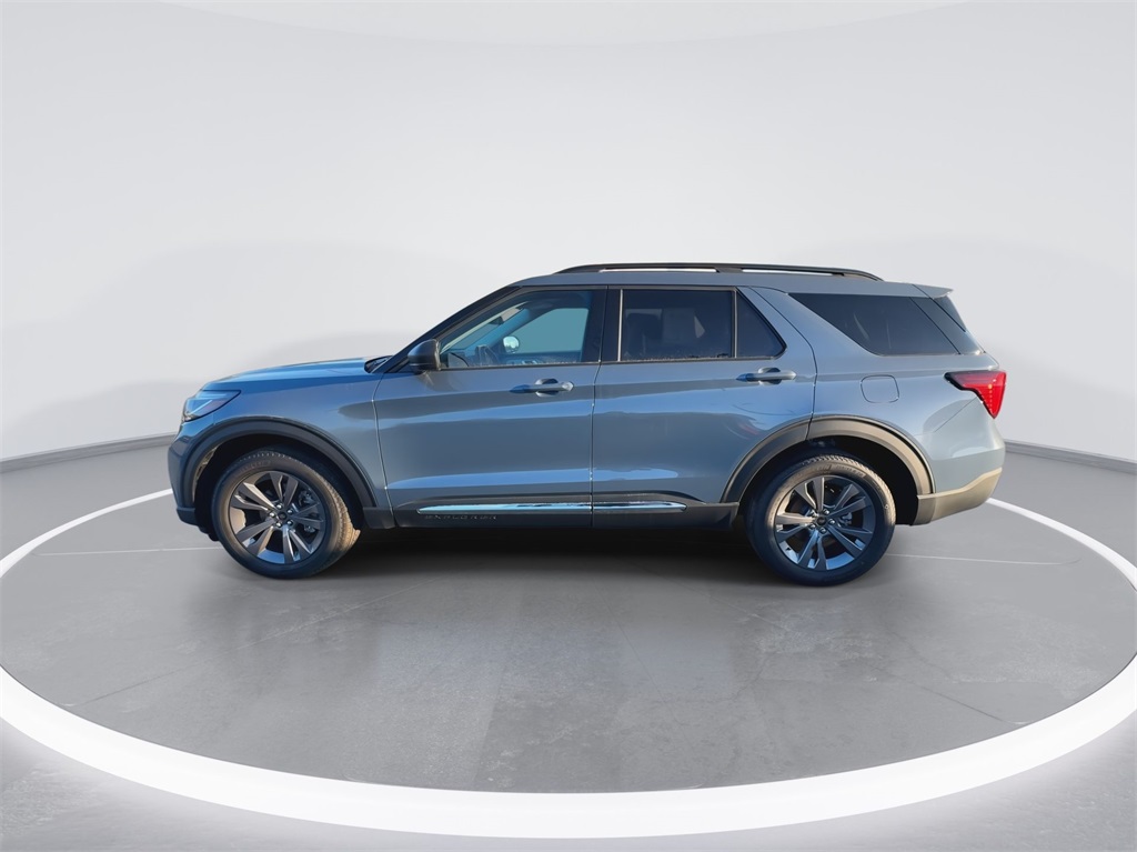 2025 Ford Explorer photo 2