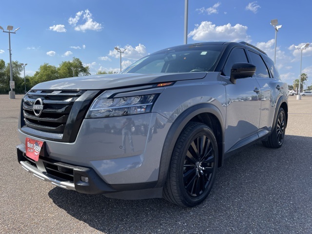 2022 Nissan Pathfinder Platinum photo 3