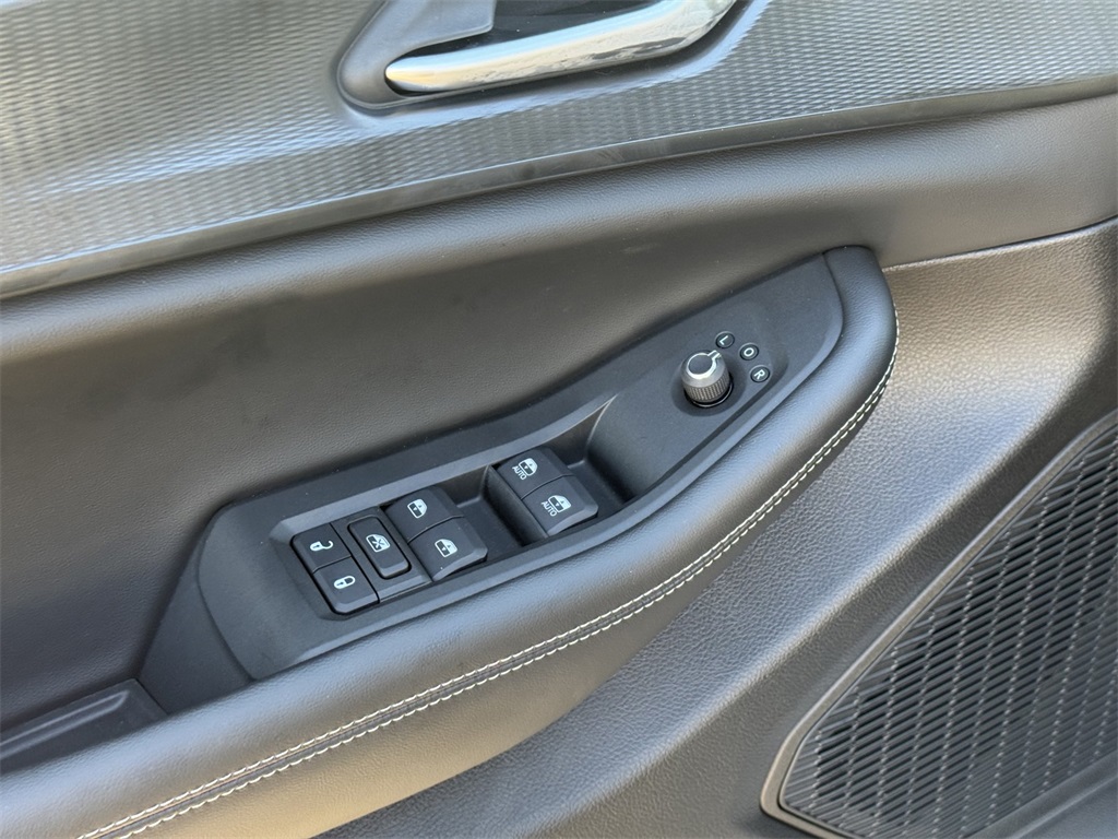 2025 Jeep Grand Cherokee Laredo Altitude photo 12