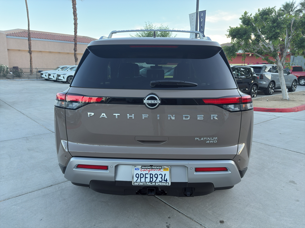 2024 Nissan Pathfinder Platinum photo 2