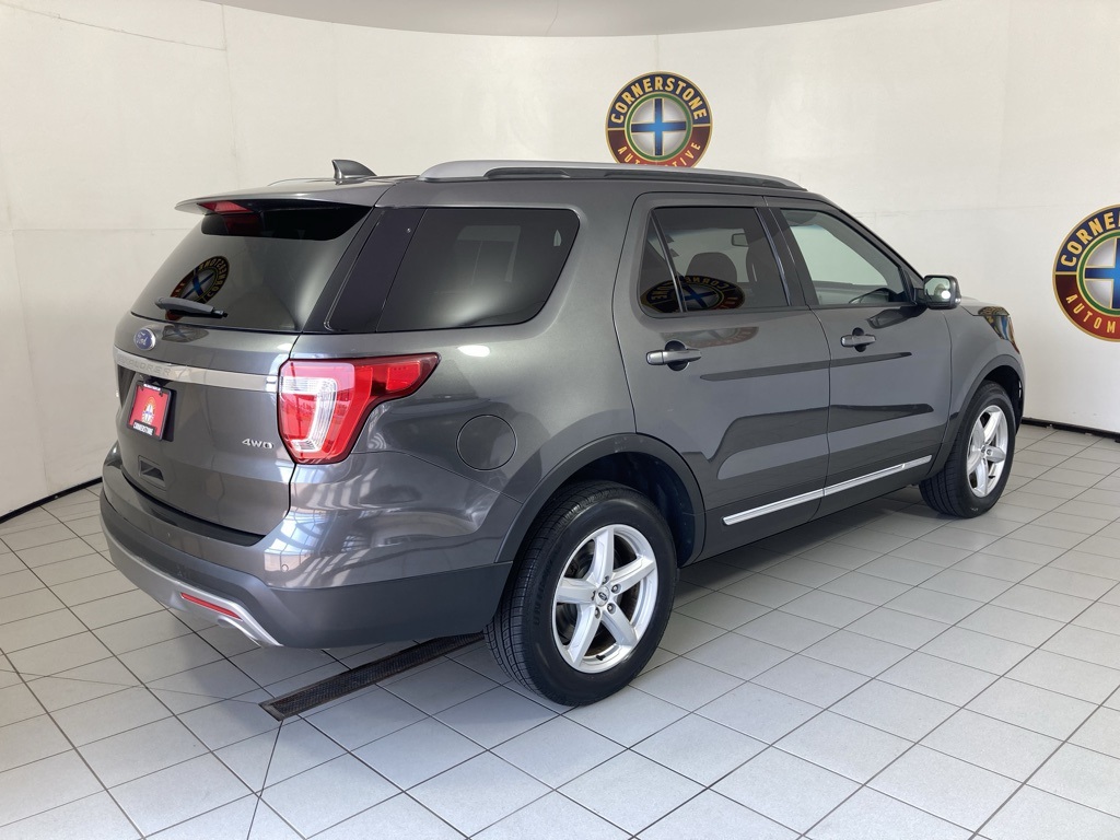 2017 Ford Explorer XLT photo 8