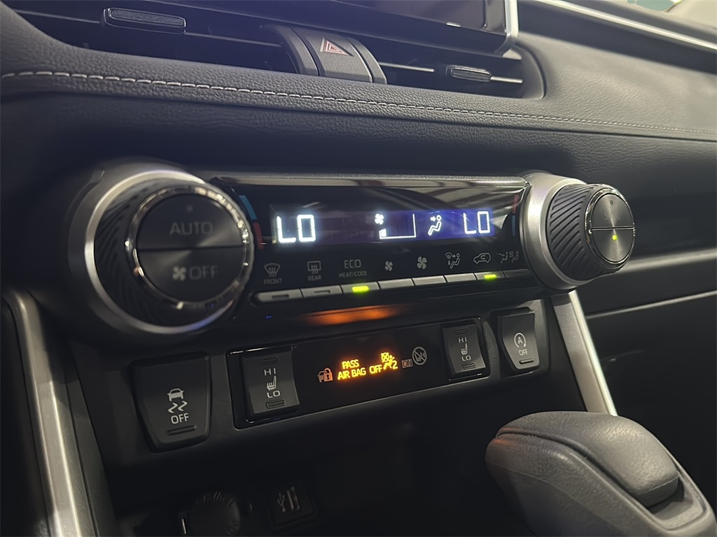 2024 Toyota RAV4 XLE photo 20