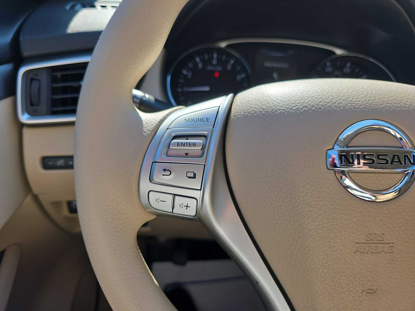 2015 Nissan Rogue S photo 17