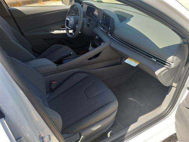 2025 Hyundai Elantra SEL Sport photo 15