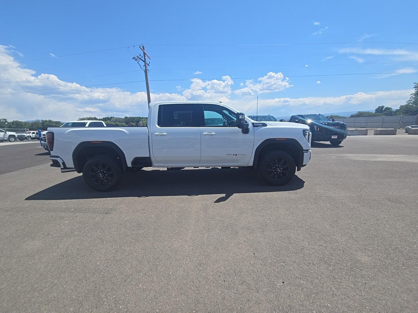 2025 Gmc Sierra HD AT4 photo 2