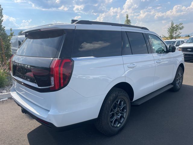 2025 Ford Expedition photo 3