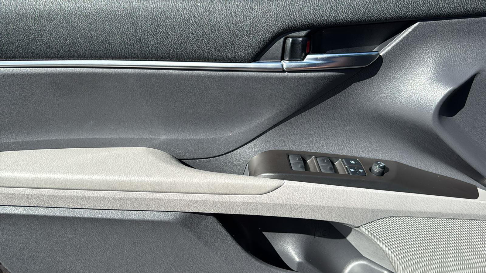 2021 Toyota Camry LE photo 11