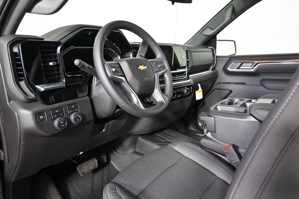 2025 Chevrolet Silverado 1500 LT photo 21